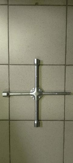 Ключ баллонный крест (19*21*22мм)+1/2"(360мм) STRONGWILLE 2013