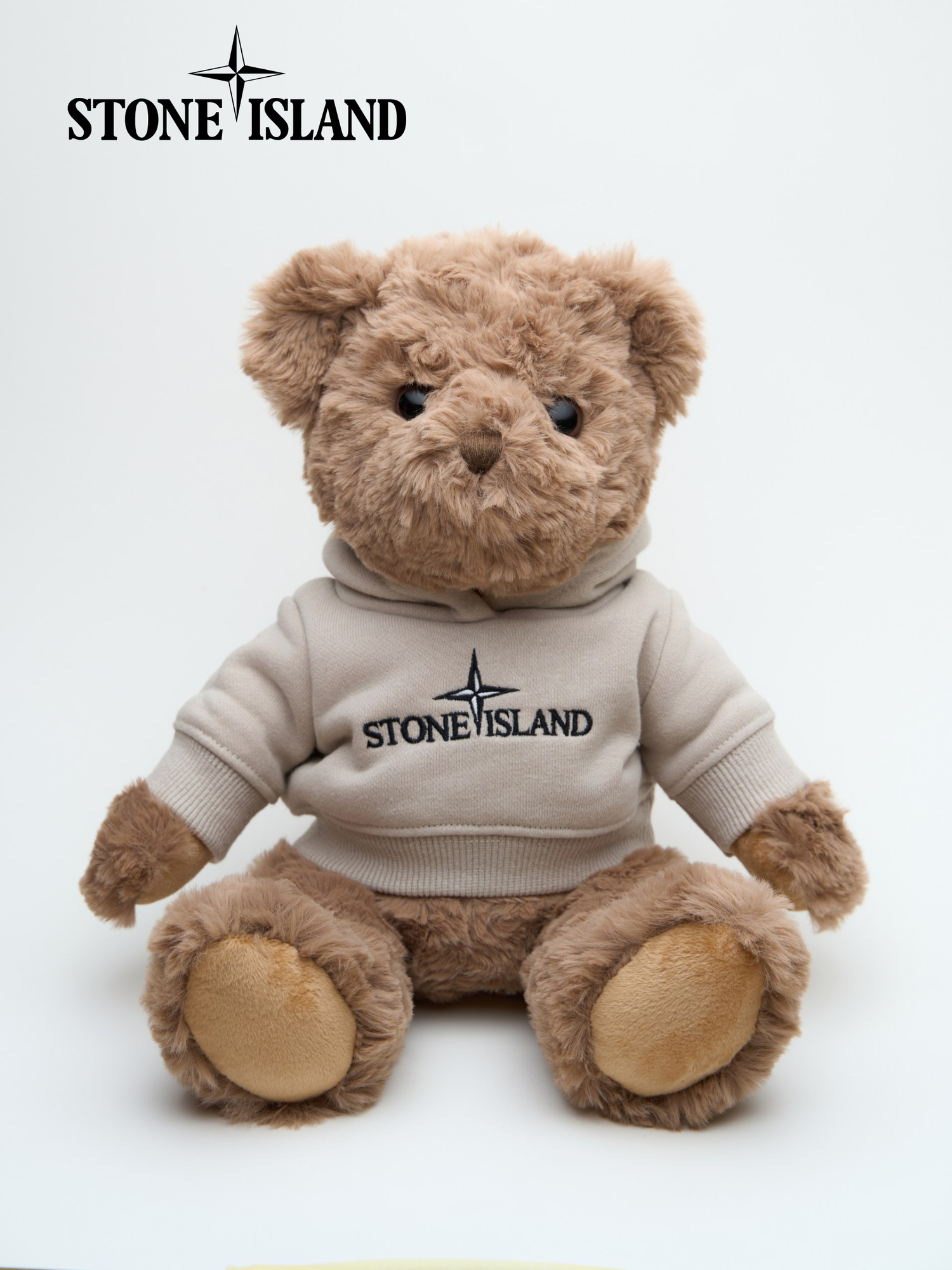 Мишка тедди в кофте Stone Island, светло-бежевый