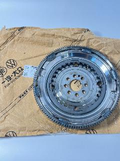 Маховик двухмассовый VAG Parts 06J105266S, для разных моделей, серебристый
