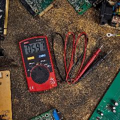 Цифровой мультиметр UNI-T UT120C до 600 В, красный