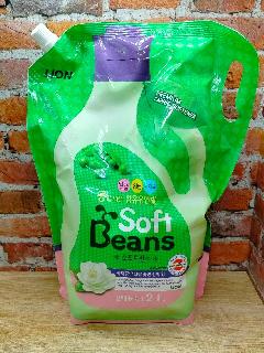 Lion Soft Beans Кондиционер для белья на основе экстракта зеленого гороха 2 л в мягкой упаковке